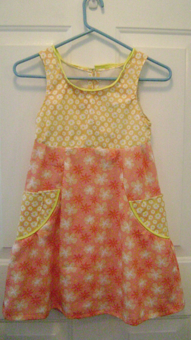 Girl's size 7 dress with pockets